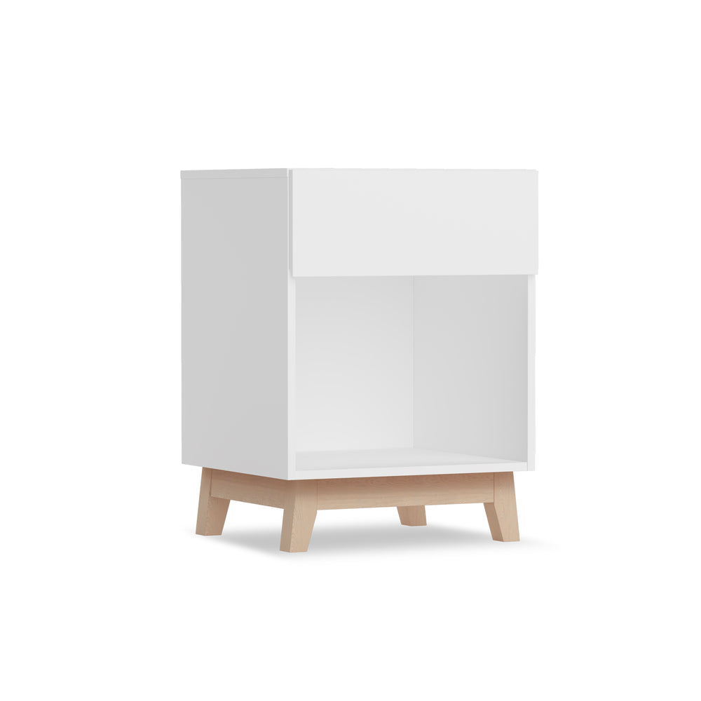 Tommi Bedside