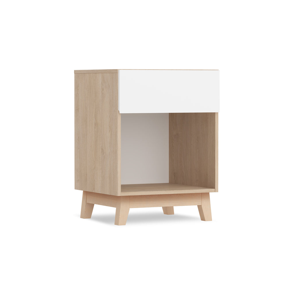 Tommi Bedside