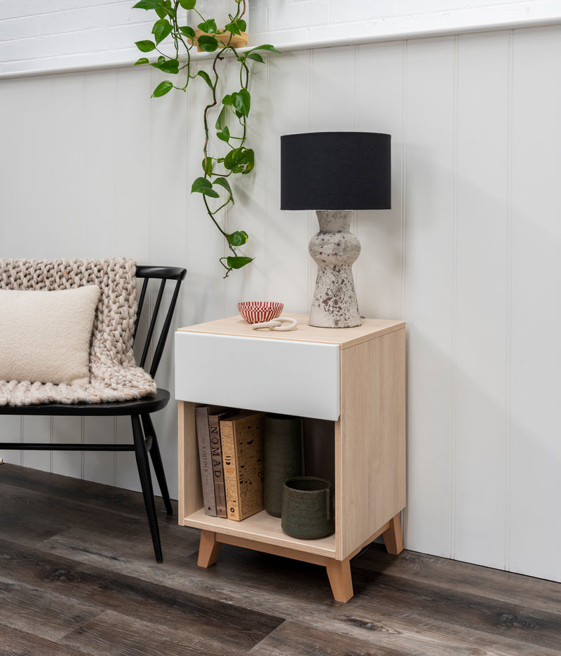 Tommi Bedside